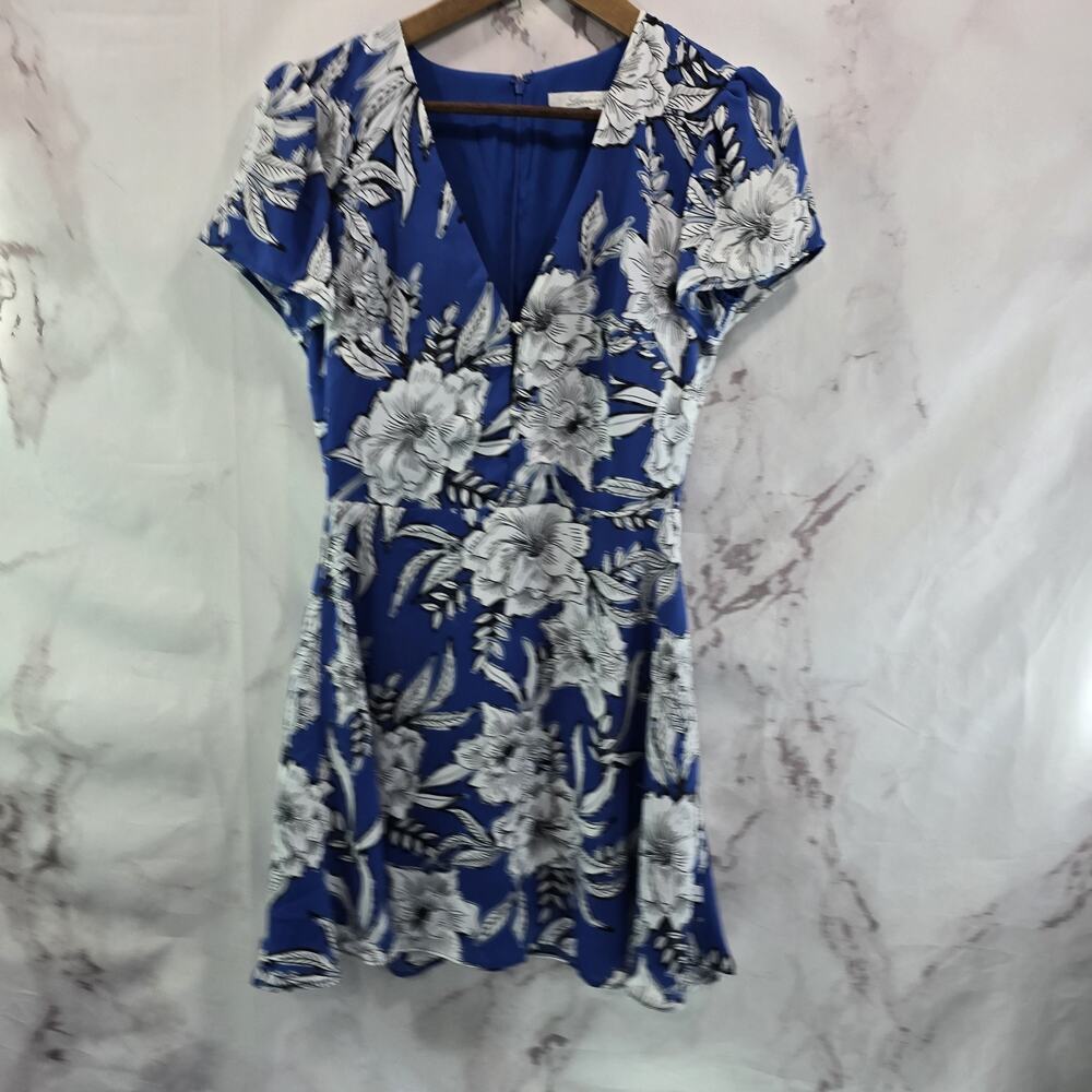 Lovers and Friends Dress Womens Small Blue White Floral Mini V Circle Flutter